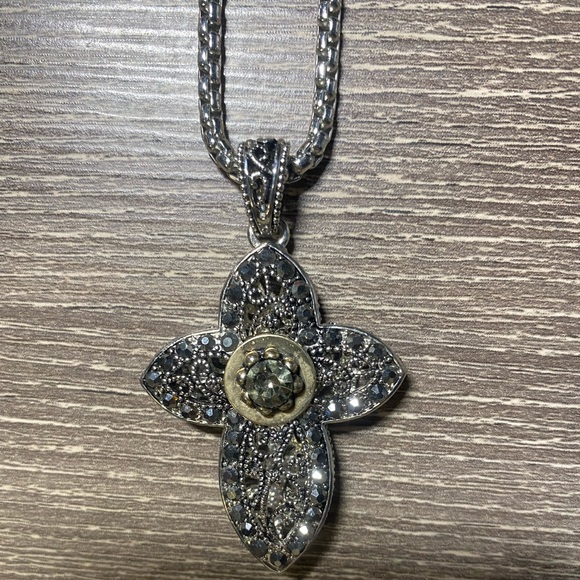 Cross neckless - Picture 3 of 6